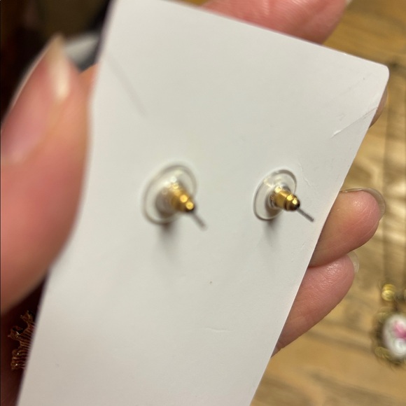 Fashion Jewelry Emerald and Gold Drop Earrings - Picture 5 of 6